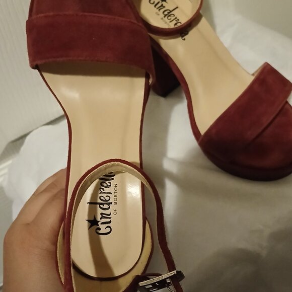 Small Cinderella of Boston "sorento" heels. 3w - Picture 5 of 6